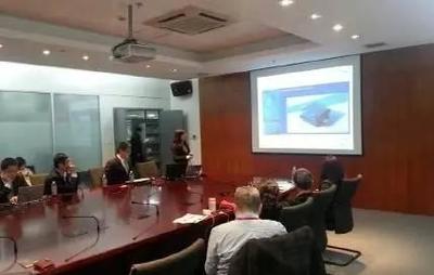 当汽车学会‘轻呼吸’ 云度汽车智能网联与轻量化技术的交响曲