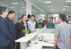 搭建技术交流桥梁 充分发挥中小企业在经济持续健康发展中的关键作用